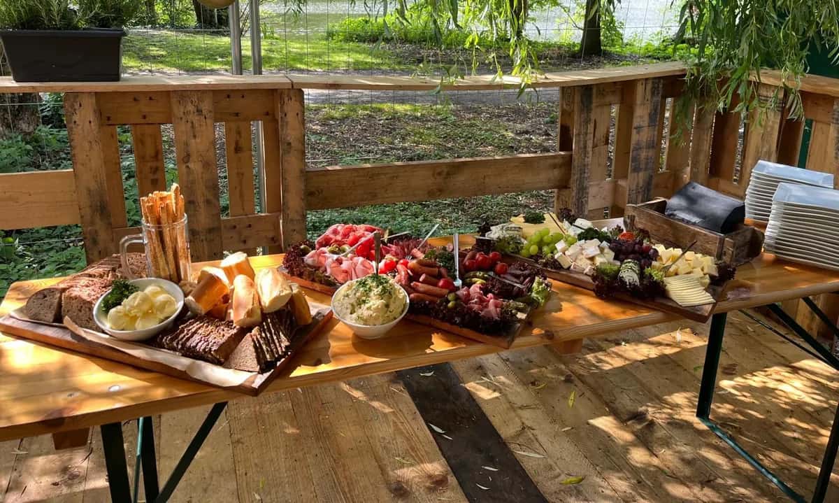 Kurzfristig vorbereitetes Catering für eine Veranstaltung