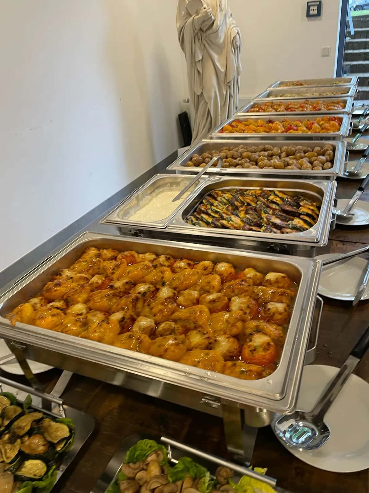 Kurzfristig vorbereitetes Weihnachtsbuffet